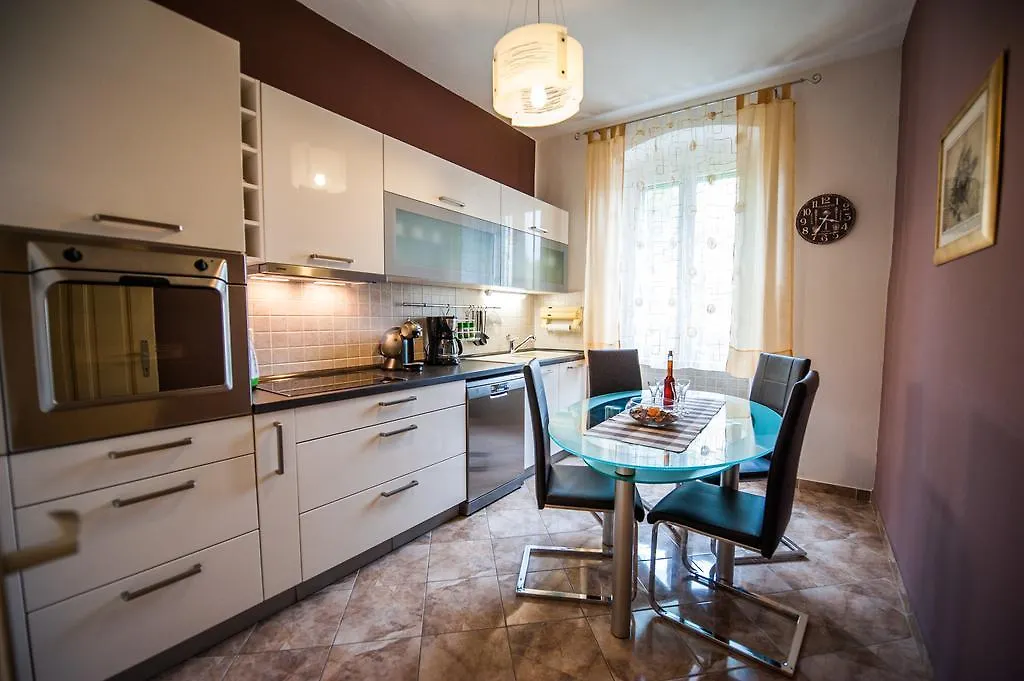 Downtown Apartment Nora Split